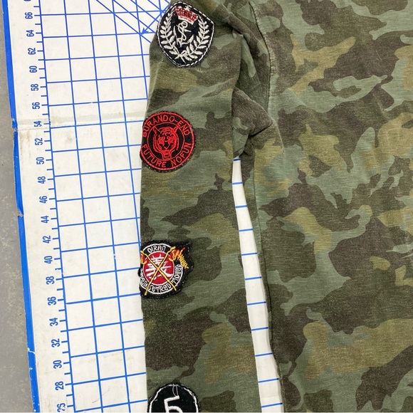 VIP Clothing Long Sleeve Sweatshirt w/ Patches XL Green Camouflage - Picture 3 of 4